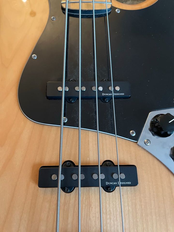 Squier Vintage Modified Jazz Bass 70s (fender) Duncan Designed PU in Köln