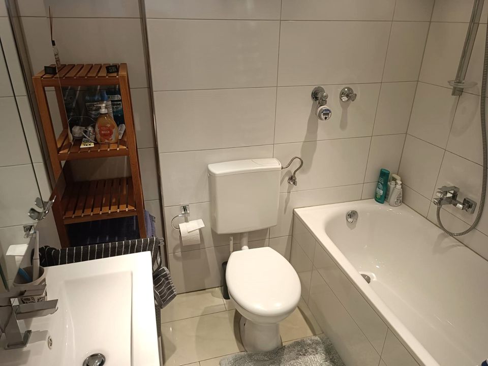 Pempelfort Duisburger Straße: 1-Zimmerapartment mit Badewanne in Düsseldorf