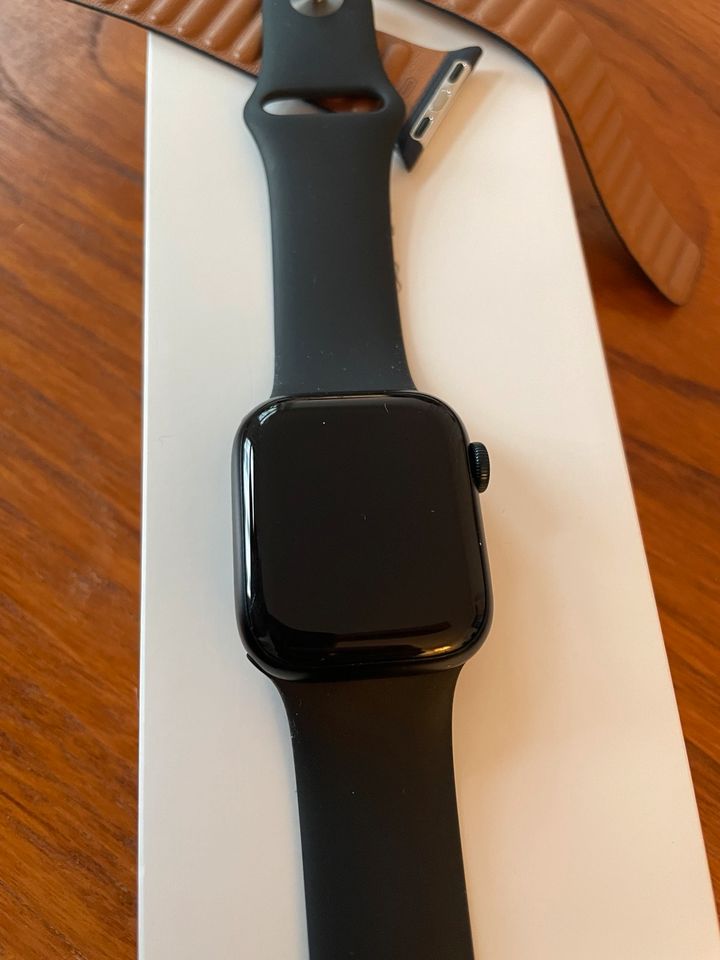 Apple Watch Series 8 41mm Cellular/LTE Mid Alu + 2 Loops in Hamburg