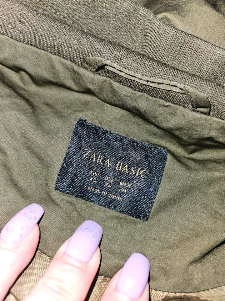 Zara Übergangs Jacke gr.xs khaki in Burgbernheim