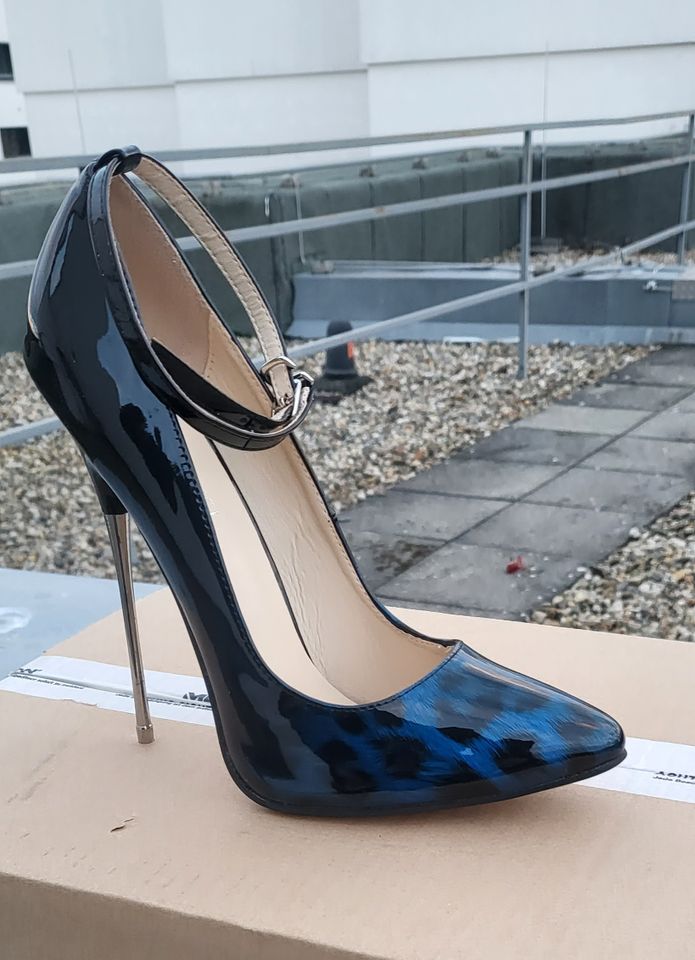 16cm Stilettos High Heels Lack Blau Leopard Riemchen-Pumps EUR 42 in Berlin