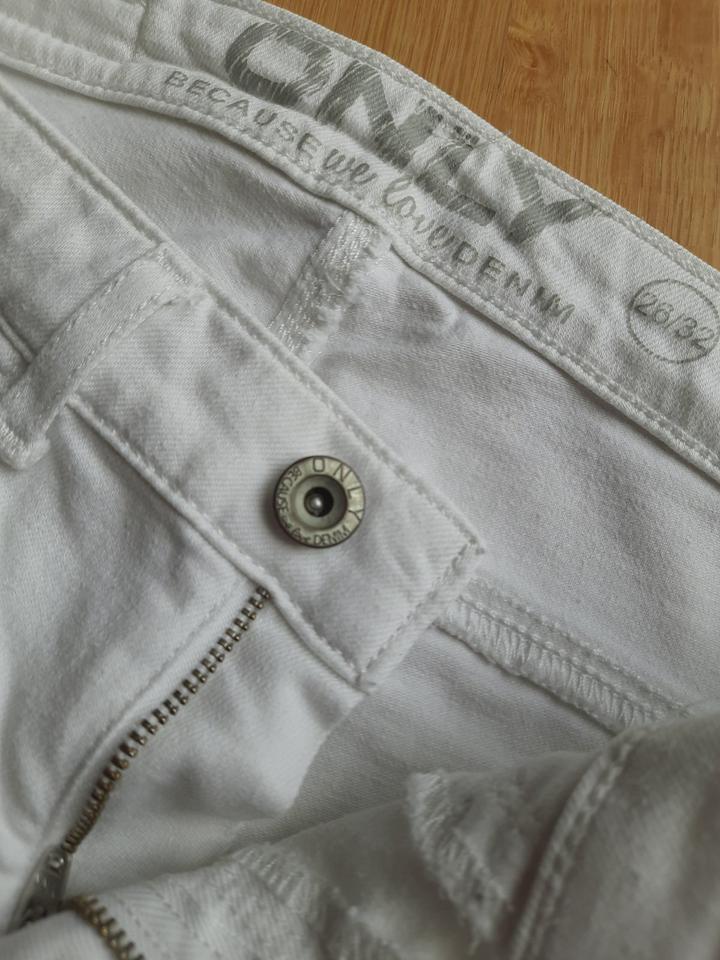 Damen Jeans ONLY weiß Gr.26/32 sehr guter Zustand in Langen (Hessen)
