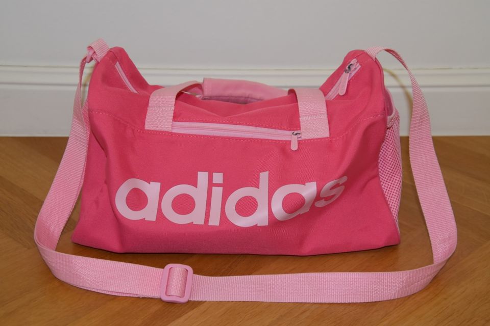 Wunderschöne pinkfarbene Sporttasche von ADIDAS in Essen