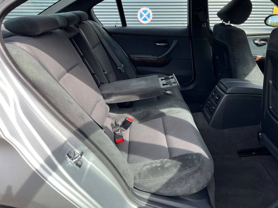 BMW 330i 2 Hand Navi Prof Xenon M-Sportpaket 18 Zoll in Löhne