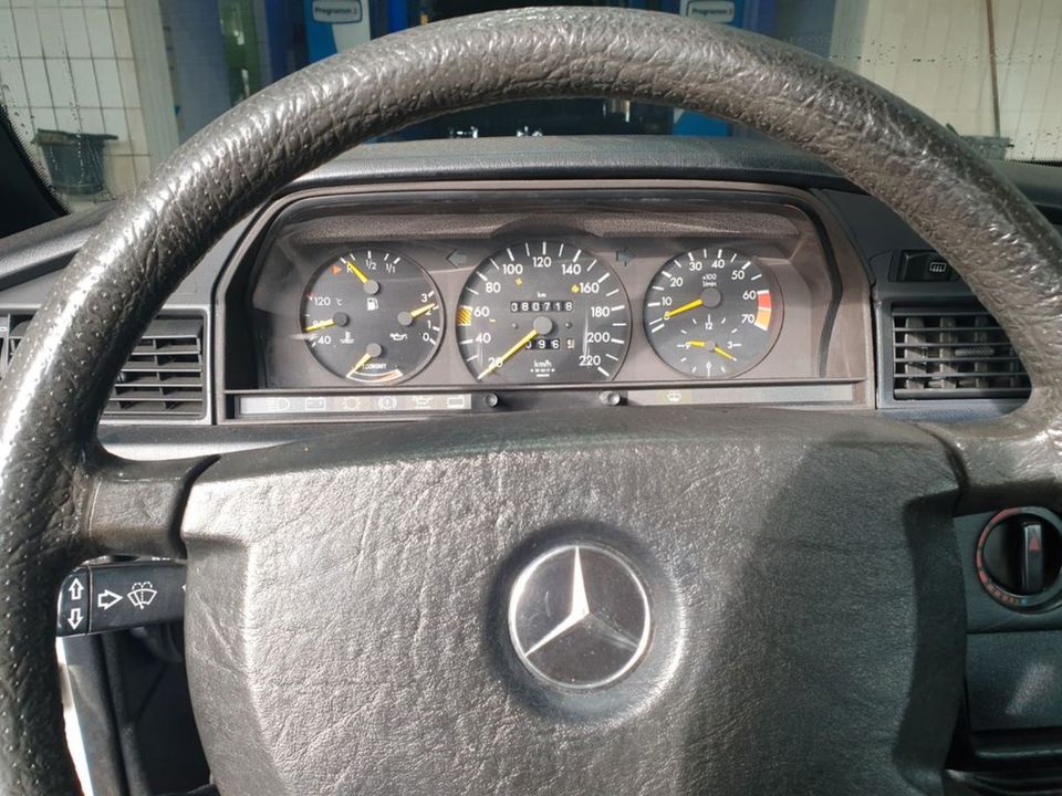 Mercedes 190E 2.0 80.000km Klima in Buseck
