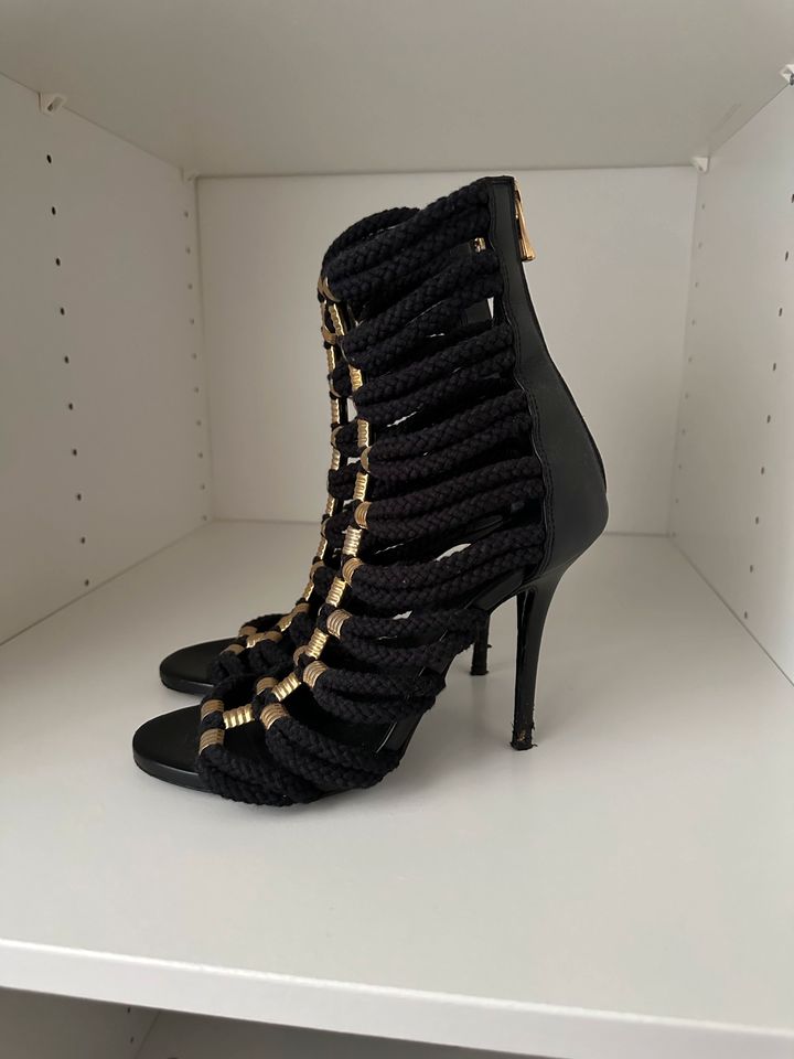 Balmain by H&M Schuhe in Leverkusen