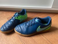 Nike Turnschuhe Sneaker Schuhe Gr. 36 Sport Fußball Grün München - Sendling Vorschau