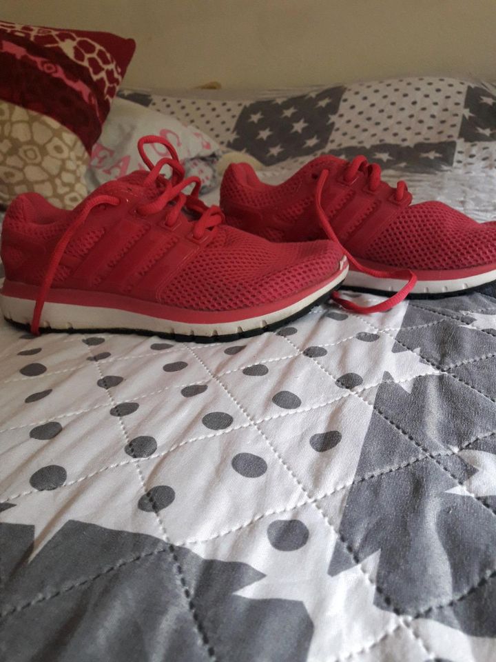 Turnschuhe Schuhe 39 adidas in Bestwig