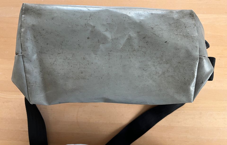 Original Freitag Tasche grau, mit Innen und Außenfach 20 Liter in Klettgau