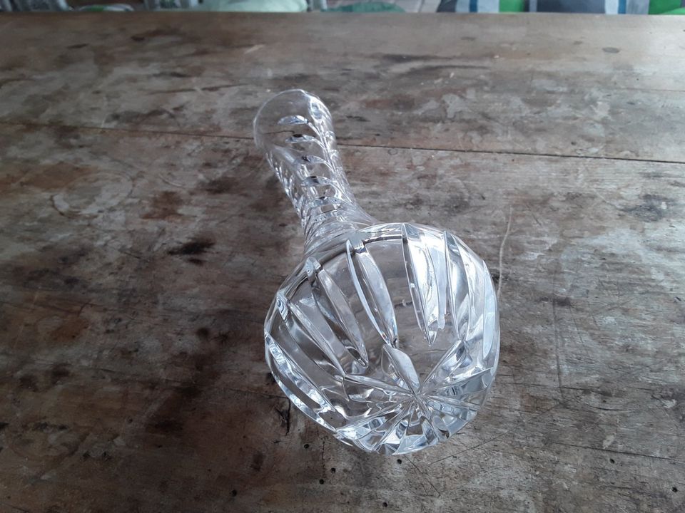 Bleikristallvase klein geschliffen  21 x 8 cm älter Zweigmuster in Rötz