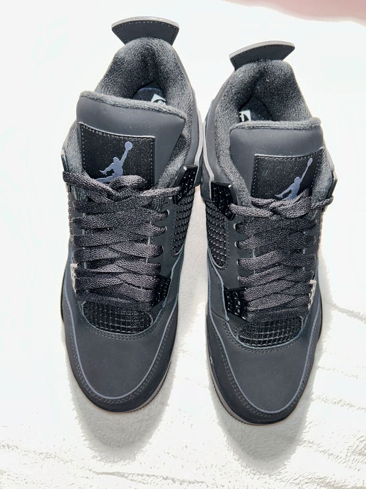 Jordan 4 Black Cats in Geesthacht