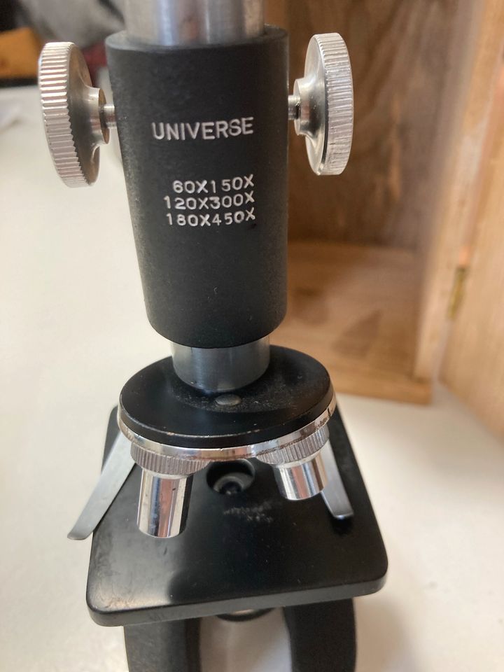 Universe Mikroskop aus den 1960er Jahren in Stuttgart