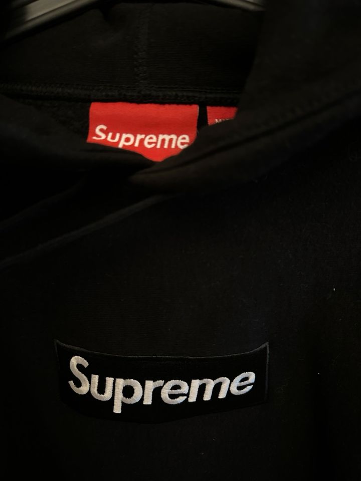 Supreme Box Logo Hoodie M schwarz weiß neu 2023 in Frankfurt am Main