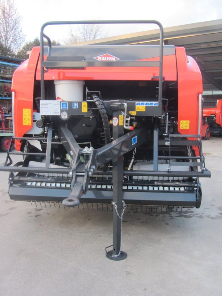 Rundballenpresse Kuhn FB 3130 SELECT Powertrack Presse in Much