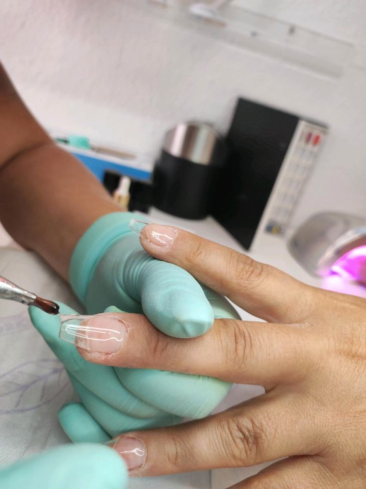 Nagelmodellage Nageldesign Schulung in Berlin