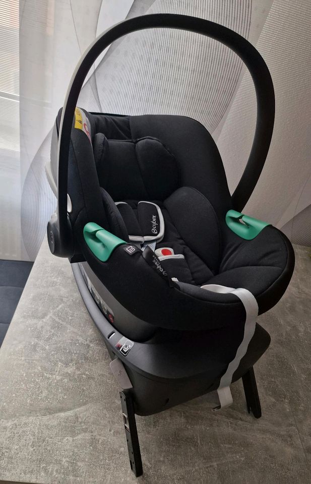 Babyschale Cybex Aton B2 i-Size mit Isofix-Basis Base OnOne in Ehingen (Donau)