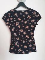 T-Shirt mit Blumenmuster Hessen - Wetzlar Vorschau