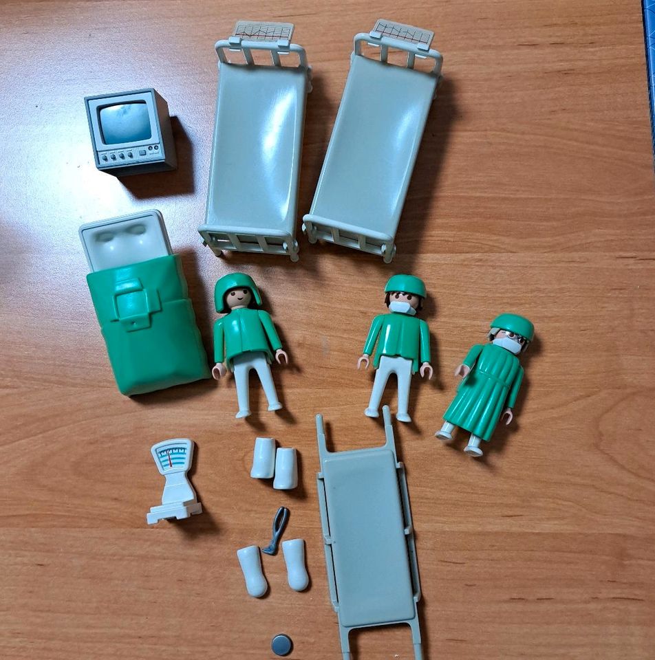 Playmobil Krankenhaus Betten und Ärzte Konvolut in Rodalben