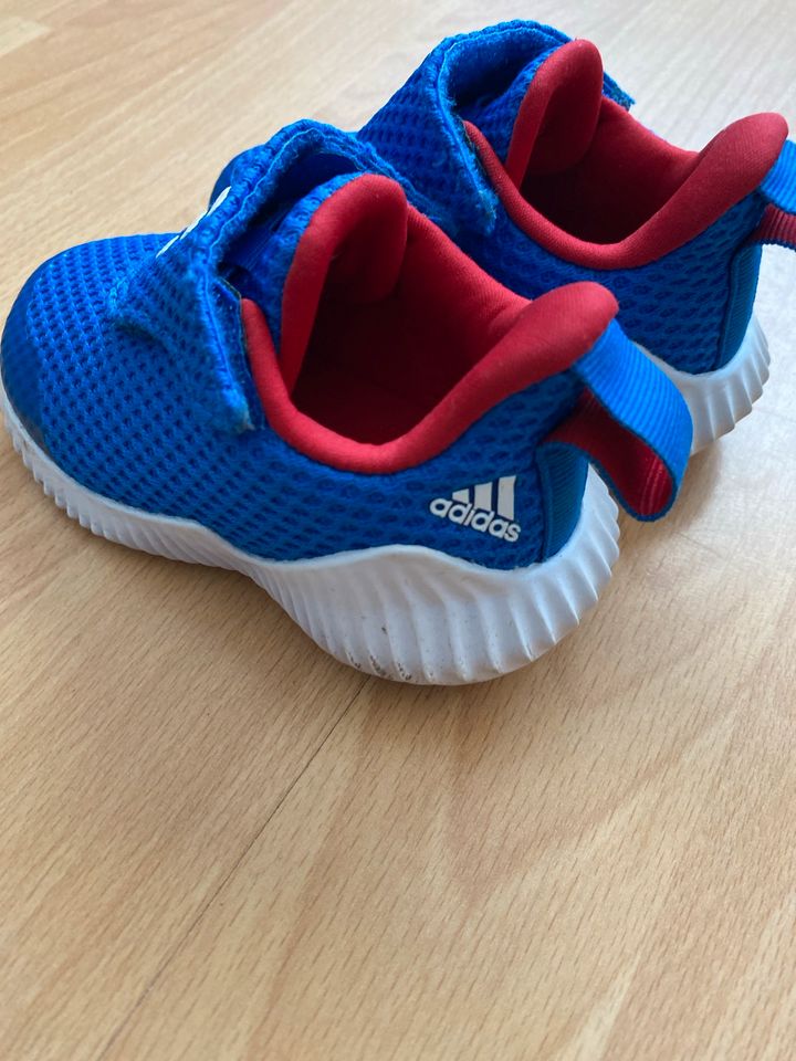 Adidas Baby Schuhe Größe 20 in Seelze