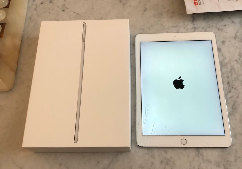 Apple iPad weiß umkarton 2017 128GB in Frankfurt am Main