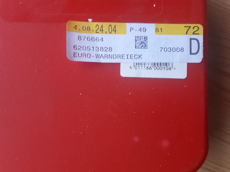 Euro Warndreieck rot, in Aufbewahrungsbox in Hamburg