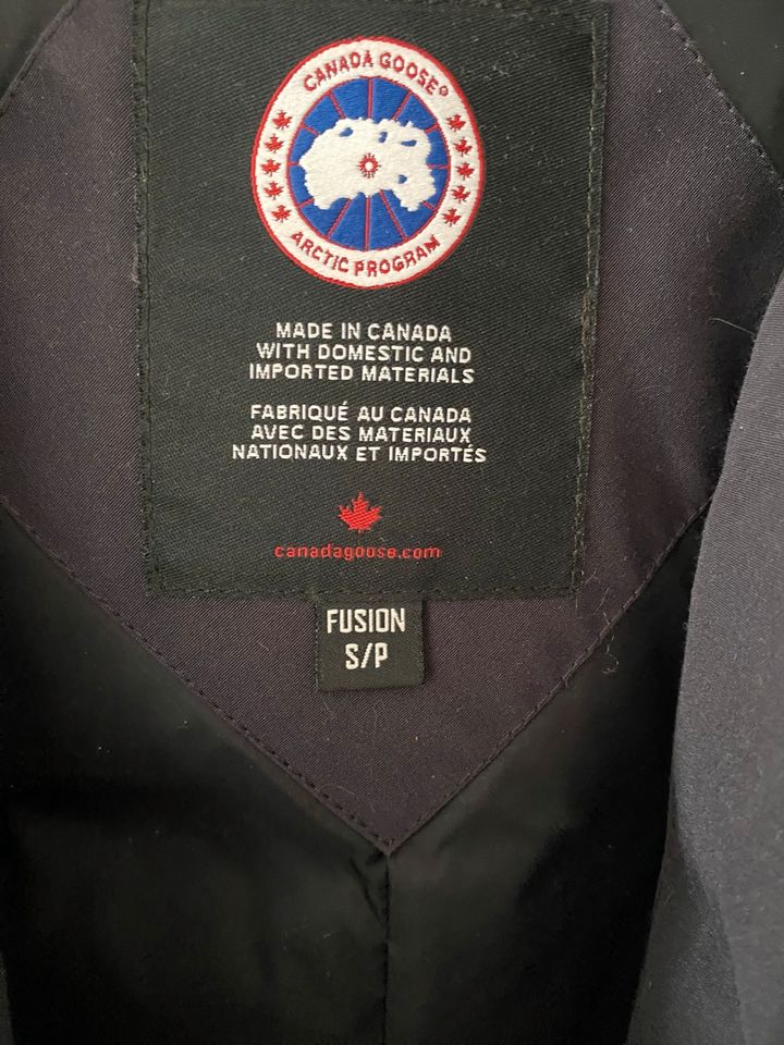 Canada Goose Parka Jacke  +Kleiderbeutel+Bügel und Karton! in Berlin