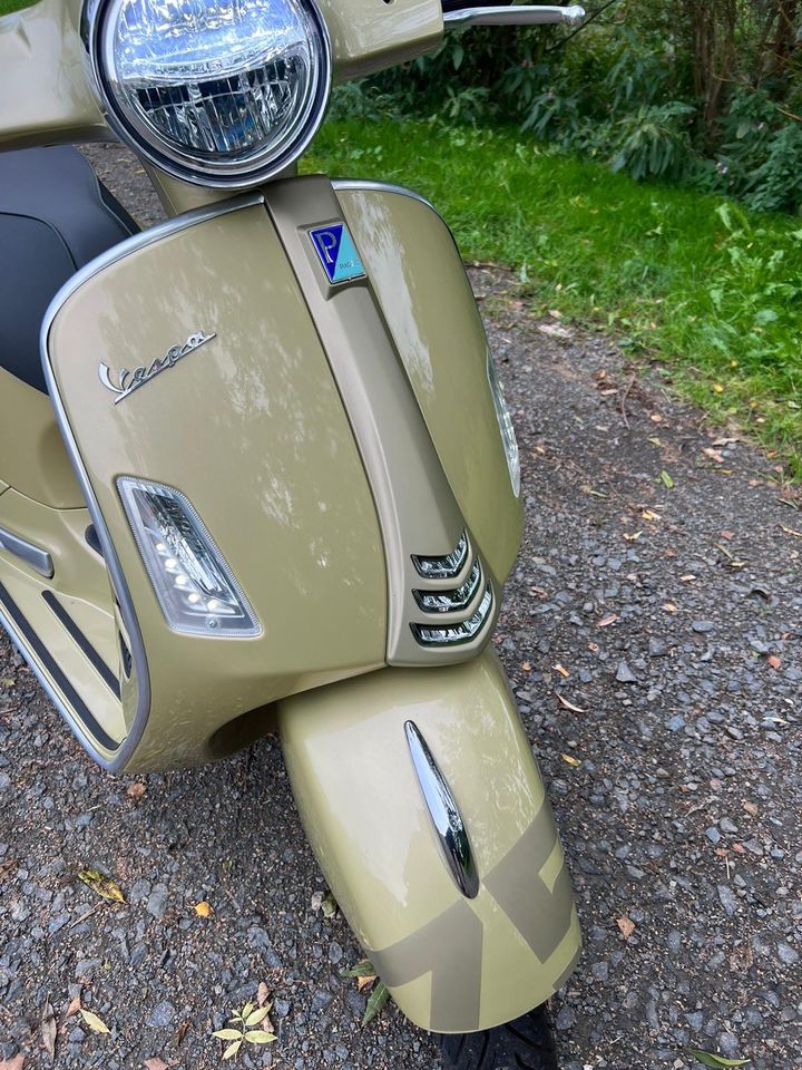 Vespa GTS 300 75TH Anniversary super Tech gold Limited Edition in Fränkisch-Crumbach