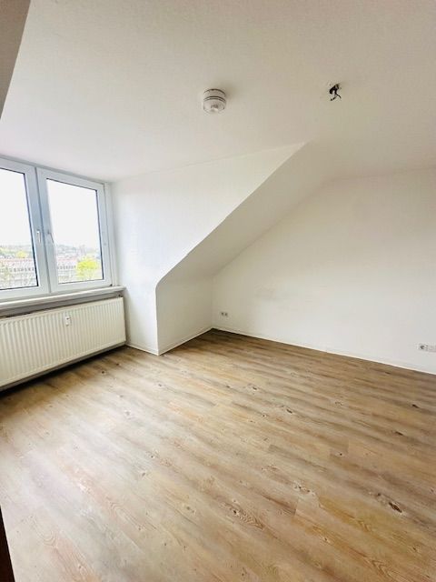 Kleine 2-Zimmer Dachgeschosswohnung in Schönebeck zu vermieten in Schönebeck (Elbe)