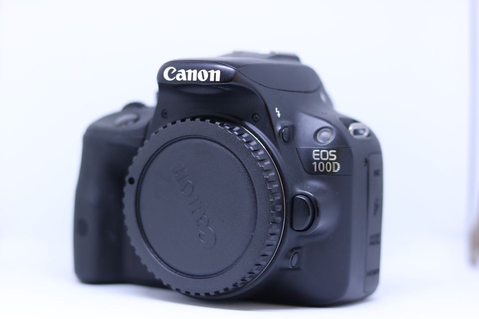 Canon EOS 100d Kit mit viel Zubehör| 12 Monate Gewährleistung in Iserlohn