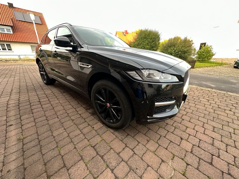 Jaguar F-Pace 25t R-Sport AWD // Winterpaket // 10“ TouchPro in Mellrichstadt