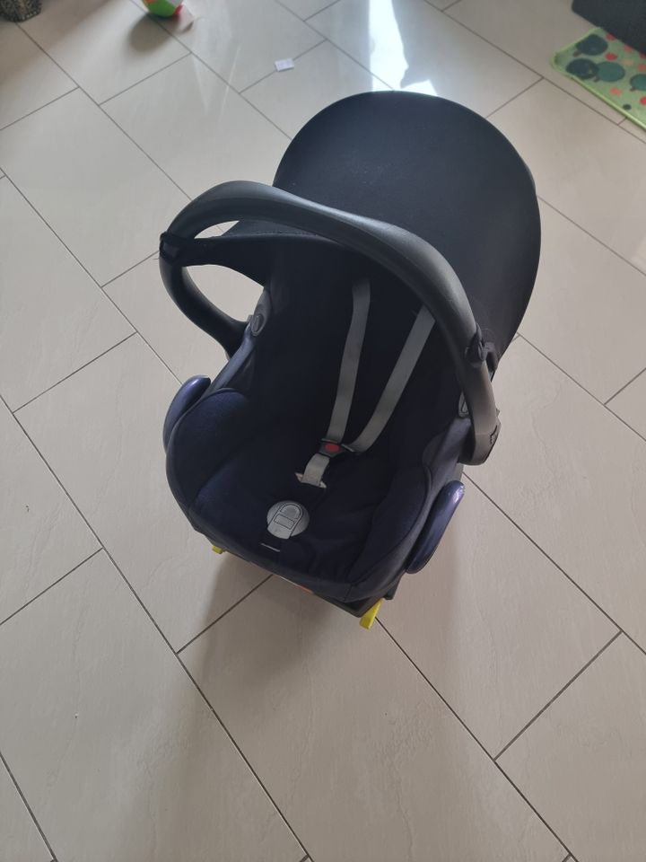 Maxi Cosi Kindersitz mit  Isofix Station in Braunschweig