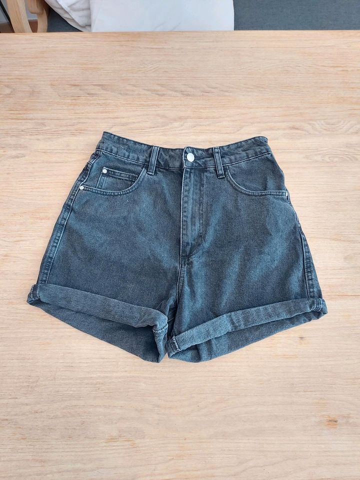 Damen Shorts Jeans Gr. 36 ZARA in Neustadt an der Aisch