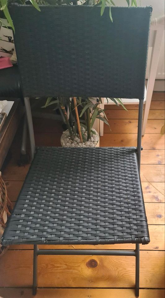 Klapptisch Tisch schwarz Metall Rattan Effekt ca. 60x60 cm NEU in Hannover