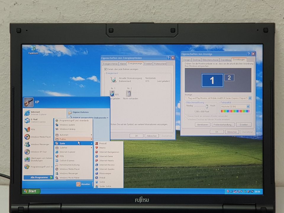 Fujitsu Esprimo Mobile Windows XP Notebook 250GB 4GB Laptop 14" in Fellbach