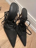 Schwarze High Heels mit Schnürung Mitte - Tiergarten Vorschau