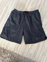 Nike Short Gr. S mit Innenhose Hessen - Ranstadt Vorschau
