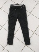 Trendige schwarze Hose mit coolen ÖSEN  COOLE HOSE IM JOGGPANT ST Nordrhein-Westfalen - Rüthen Vorschau