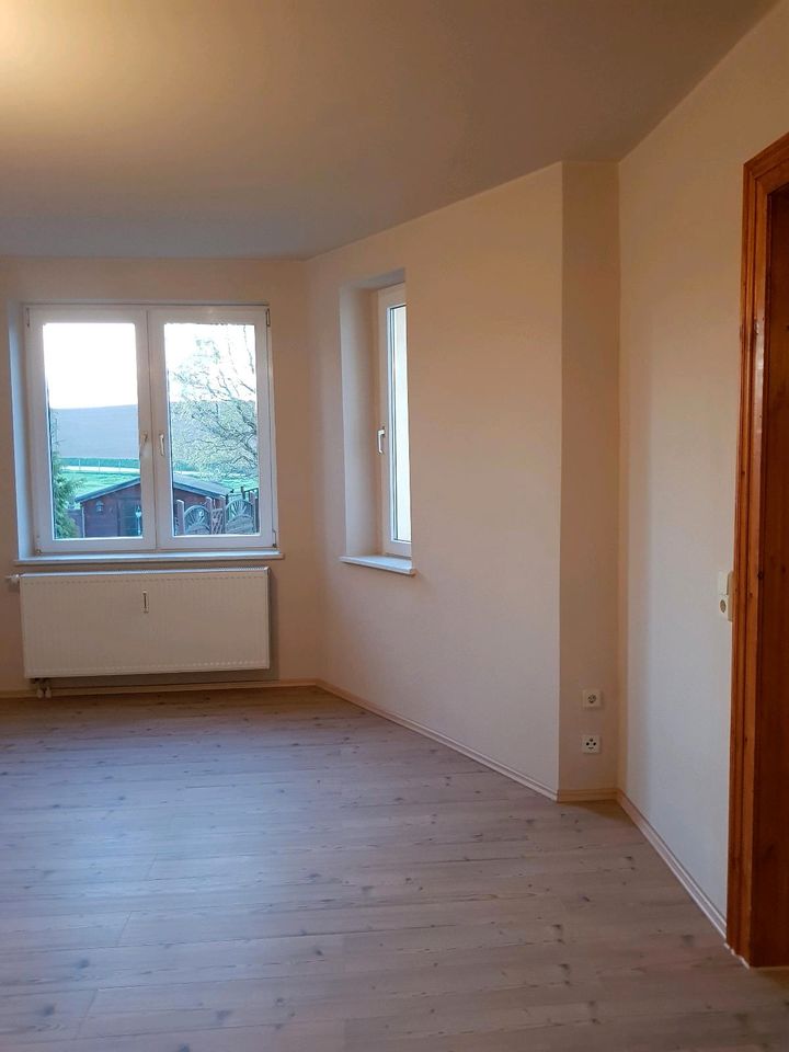 3 Raum Wohnung mit Garten und 2 PKW Stellplätzen in Naumburg (Saale)