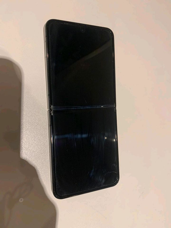 Samsung Z Flip 4 | 128GB in Königswinter