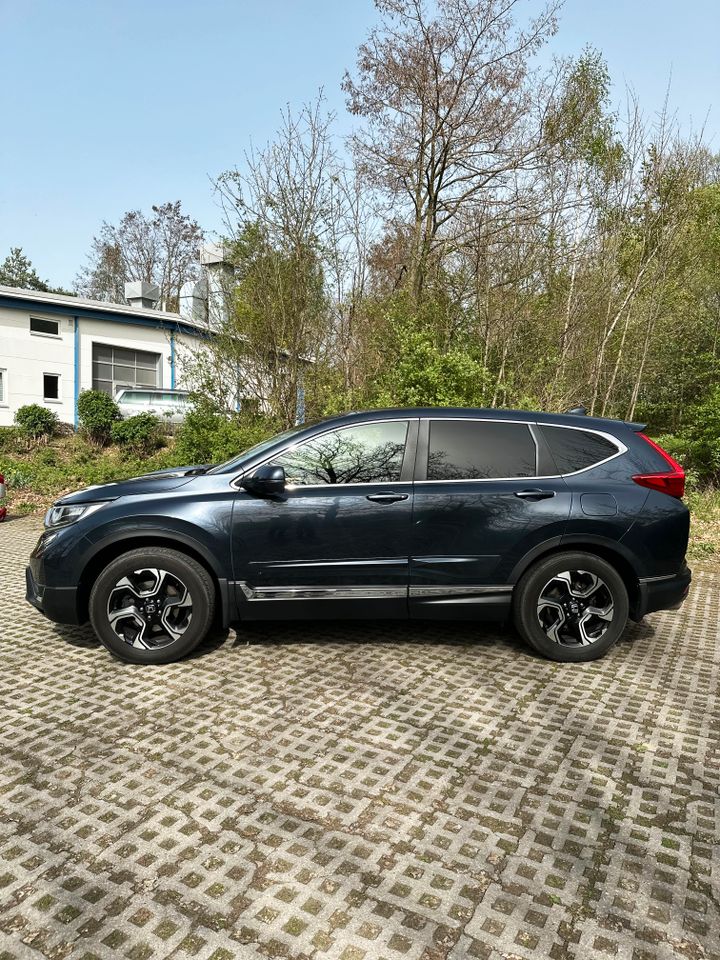 Honda CR-V 2019 1.5 ELEGANCE 4WD AHK 8-fach bereift Apple Android in Görlitz