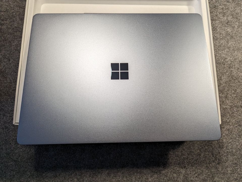 Microsoft Surface Laptop Go, Intel I5, 8GB RAM, 128GB SSD in Recklinghausen