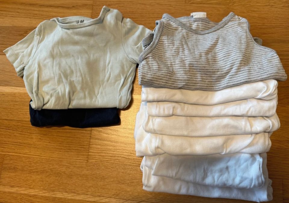 Kinderkleidung (neutral) H&M, Zara, Hilfiger 56-92 in Oberschleißheim