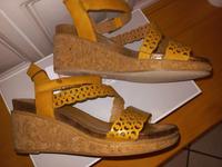 NEU Tamaris Sandale Gr. 38 Leder Sandalette Keilabsatz Plateau Bayern - Alfeld Vorschau