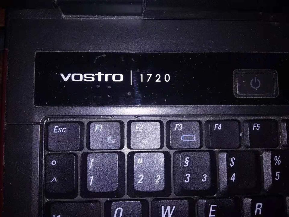 (Defekt) Dell Vostro 1720 mit Kabel in München