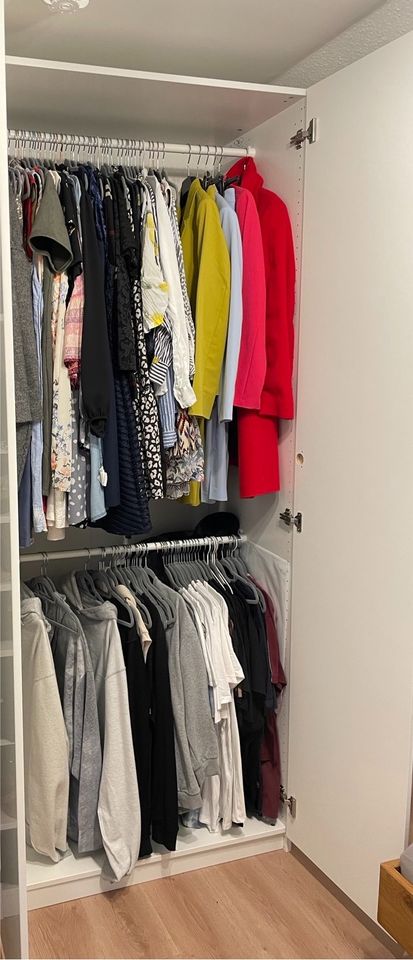 IKEA PAX Kleiderschrank mit Kleiderstangen - wie neu in Wiesbaden