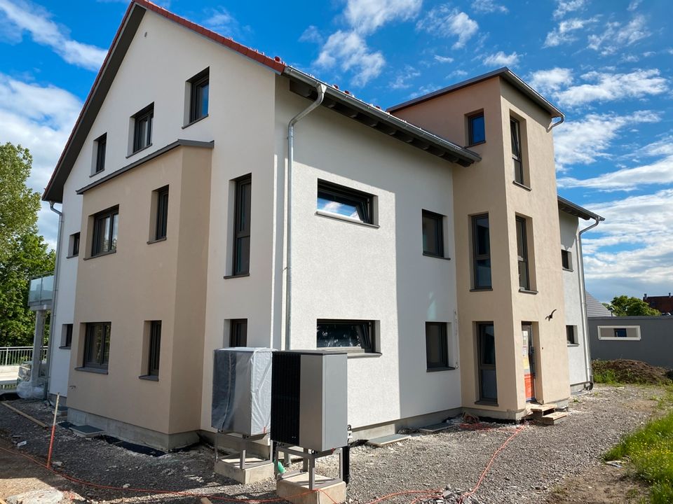 Barrierefreie Wohnung im 5-Familienhaus mit Balkon, Gartenanteil, Tiefgarage u. Aufzug von HAUSER. in Vöhringen