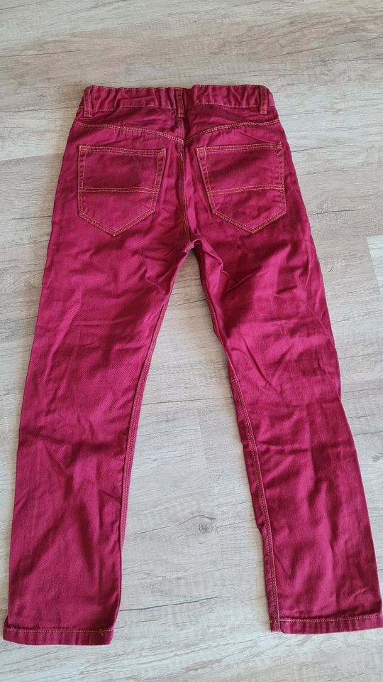 Rote dünne Jeanshose Gr. 122 in Potsdam