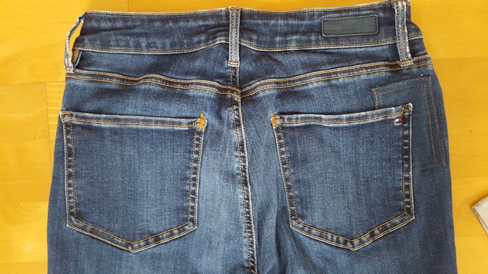 Tommy Hilfiger Jeans Hose Gr.XS Paket Teens Mädchen 28 32 in Brilon