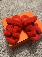 Chypre-Sandalen aus Pelz von Hermes. Nordrhein-Westfalen - Neuss Vorschau