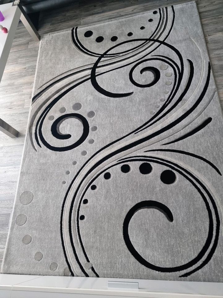4 x Teppich in schwarz / grau / silber in Stuttgart